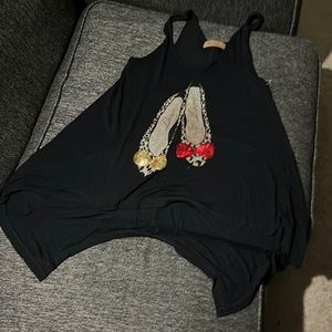 Woman’s sleeveless shirt high low color black size M ( the classic )